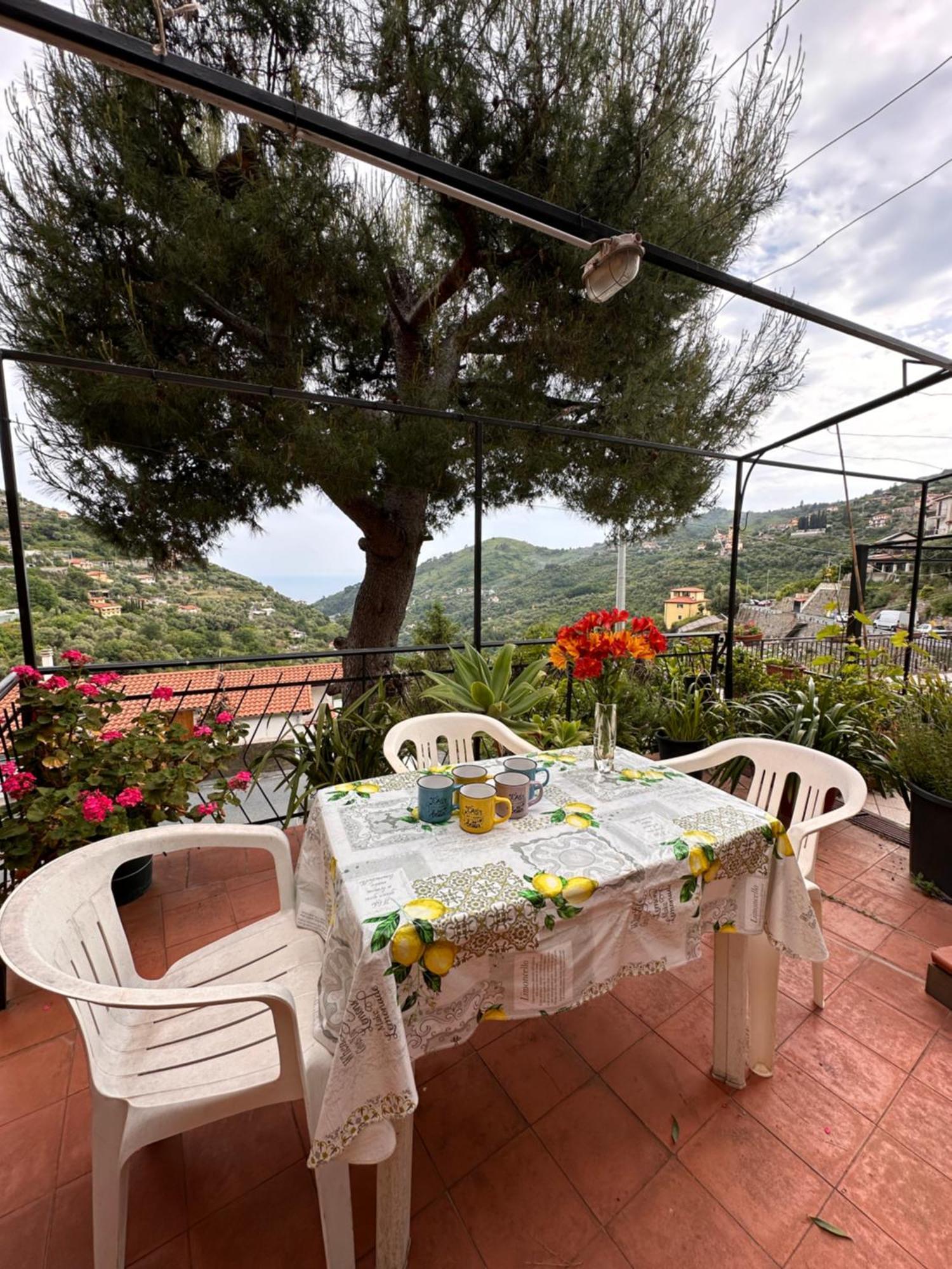 Sanremo Mare E Relax - Affittasi "Casa Illiade" Con Parcheggio Libero, Terrazza E Wi-Fiアパートメント エクステリア 写真